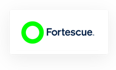 Logotipo con un círculo verde junto al texto "Fortescue" en azul oscuro sobre fondo blanco.